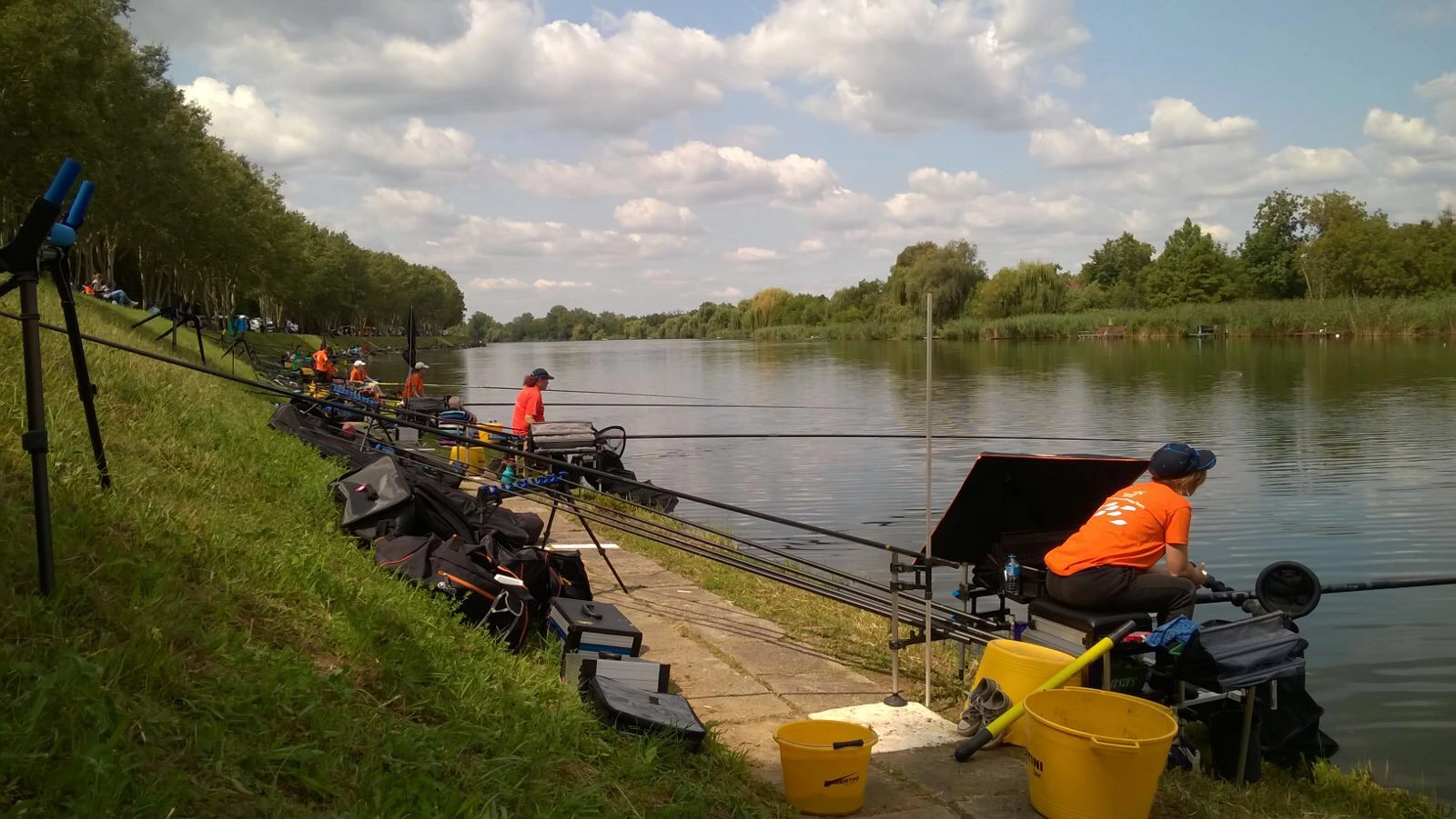 Voorpagina 10 Voorpagina -Rig materiaal Winkel 18